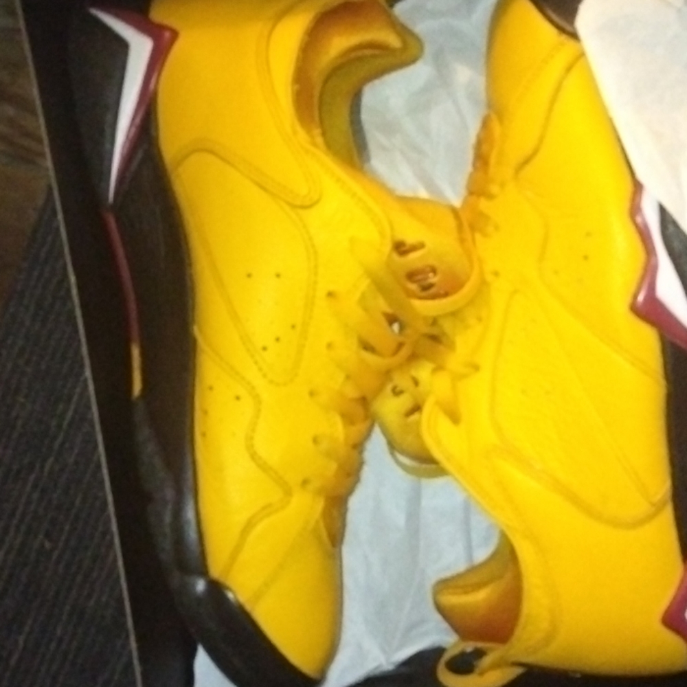 Nikes - Picture 5 of 8